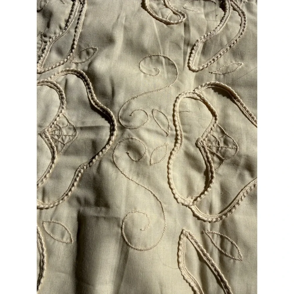 Ivory Floral Embroidered Quilt Throw Scalloped Edge Cottage Chic 50x70